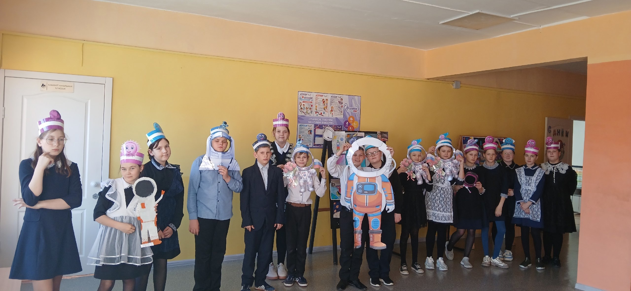День космонавтики.