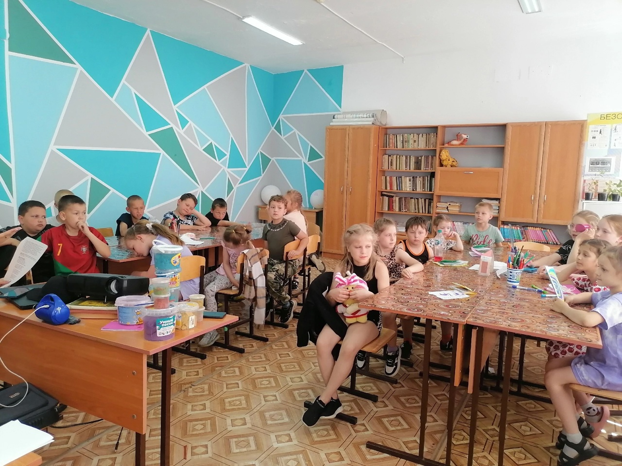 05.06.2025 в пришкольном лагере с дневным пребыванием &amp;quot;Ромашка&amp;quot; прошла интереснейшая викторина по сказкам, а ещё ребята посетили.